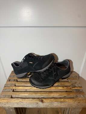 Dansko Paisley Suede Waterproof Hiking Wide Shoes. Outdoor. Women's Size 9.510 W
